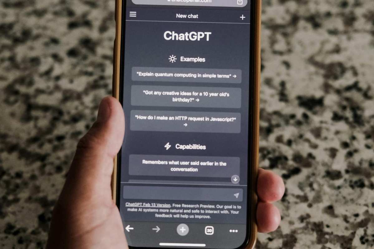 ChatGPT: chat con l'AI da telefono