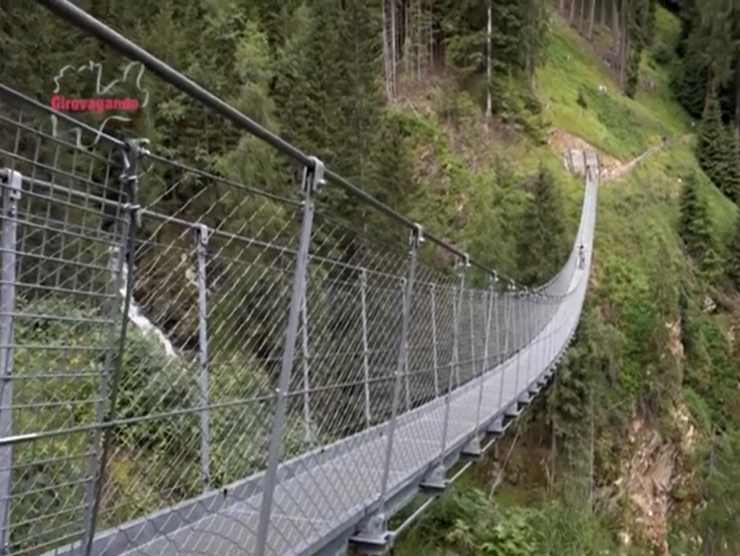Ponte tibetano in Val di Rabbi, Trentino