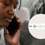 Una ragazza che ascolta un audio al telefono e, in evidenza, un messaggio audio su WhatsApp